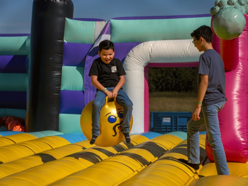 15 × 15 Classic Bounce House
