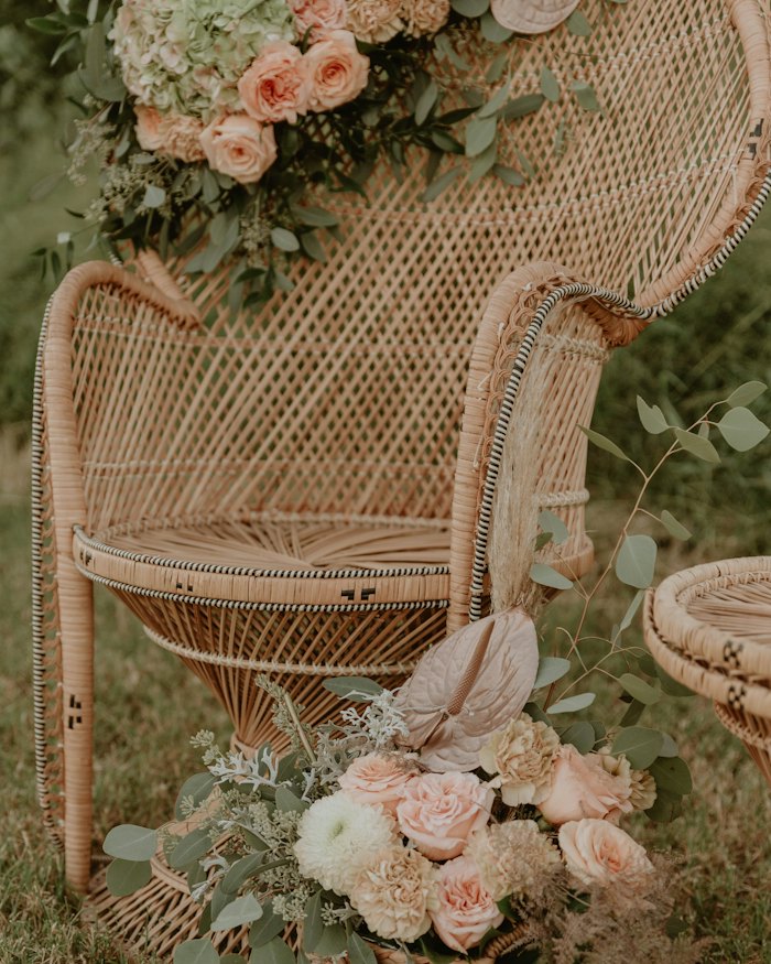 Peacock chair sweetheart seat
